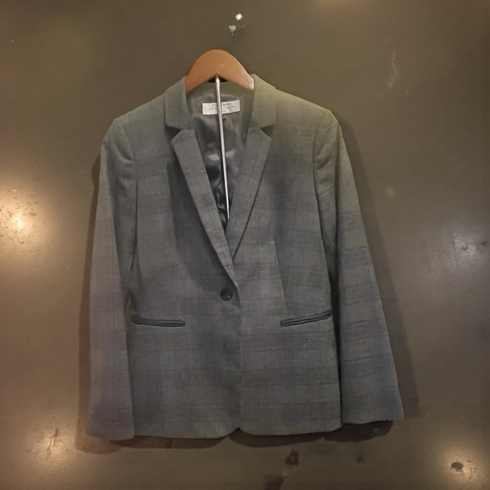Women's Tahari Gray Blazer with Black Trim 4P - Picture 2 of 4